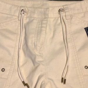 Jones New York Capri cream size 8p